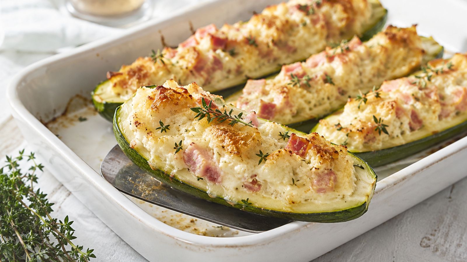 Accueil 6 Courgettes Farcies au Chèvre, Jambon et Thym : Fondantes et Gratinees au Four