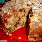 Gâteau de Noël épicé aux pommes et fruits secs