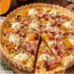 Tarte d’Automne à la Butternut, Chèvre, Lardons et Noisettes